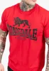 A man wearing a red Lonsdale t-shirt with a black logo. Produktbild-Vorschau