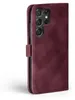 A close-up side view of a burgundy flip phone case for a Samsung Galaxy S23 Ultra. Produktbild-Vorschau