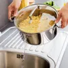 A person is draining pasta in a kitchen sink. Anteprima dell’immagine prodotto