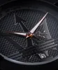 A close-up view of a watch face, showing the hands, dial, and a date window. Anteprima dell’immagine prodotto