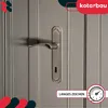 A close-up of a door handle on a gray, ribbed door. Anteprima dell’immagine prodotto