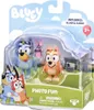 A toy playset featuring Bluey and Bingo characters, along with accessories, in its retail packaging. Voir les images du produit