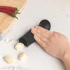 OTOTO - Obieraczka do czosnku Drac N' Roll Podgląd zdjęcia produktu 3