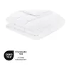 A folded white comforter is shown on a white background, with a certification logo in the bottom left corner. Produktbild-Vorschau