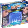 The image shows the packaging of an Aqua Dragons toy set, featuring children looking at the product and the product itself illuminated with LED lights. Voir les images du produit