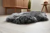 Schaffell aus echtem Lammfell, schwarz, im Schlafzimmer ausgelegt
 Produktbild-Vorschau