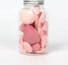 Ein Set rosa Make-up-Schwämme in einem Mixbecher und Produktbild-Vorschau 3