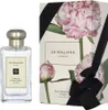 A Jo Malone Peony & Blush Suede Cologne bottle and its packaging. Produktbild-Vorschau