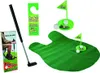 A toilet golf set is displayed against a white background, including a putter, a putting mat, a door hanger, and two miniature golf holes with flags and balls. Anteprima dell’immagine prodotto