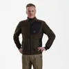 A man is posing in a studio setting wearing a fleece jacket. Produktbild-Vorschau