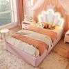 A child's bedroom with a pink bed and crown-shaped headboard. Produktbild-Vorschau