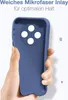 A hand holding a blue phone case with a microfiber inlay. Produktbild-Vorschau
