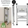 A folded and unfolded aluminum stepladder shown in a studio setting with text overlays highlighting its features. Produktbild-Vorschau
