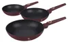 Three bordeaux-colored frying pans are arranged diagonally on a white background. Podgląd zdjęcia produktu