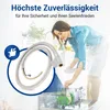 A woman is loading a dishwasher while a product image of a hose is overlaid. Produktbild-Vorschau