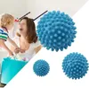 A collage showing a mother and child with laundry, and close-ups of blue dryer balls. Produktbild-Vorschau