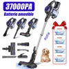 Collage featuring a cordless vacuum cleaner and its accessories, along with promotional text and graphics. Voir les images du produit