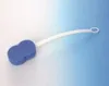 A blue sponge with a long white handle, designed for reaching the back, is shown against a gradient background. Anteprima dell’immagine prodotto