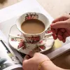 Englische Vintage-Porzellantasse mit Rosenmuster und Produktbild-Vorschau 4