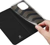 A hand is shown holding a clear phone case with a patterned insert, about to place it into a black flip-style phone case. Produktbild-Vorschau