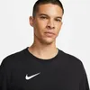 A close-up shot of a man wearing a black t-shirt with a white Nike logo. Produktbild-Vorschau