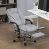 A gray office chair with a footrest is shown in a home office setting. Produktbild-Vorschau