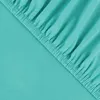 A close-up view of a teal-colored fitted sheet with elastic gathering along the edge. Anteprima dell’immagine prodotto