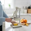 Odšťavovač Relaxdays, ručný odšťavovač na pomaranče, železo Náhľad obrázku produktu 3