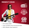 A woman playing a guitar in front of a red background, with icons and text listing product features. Produktbild-Vorschau