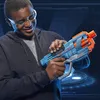 A young person wearing safety glasses is holding and examining a blue and orange toy gun. Anteprima dell’immagine prodotto