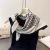Foulard TH-38916 Nero/Bianco - Eleganza senza tempo KP38916 Anteprima dell’immagine prodotto 2