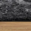 Close-up of a shaggy rug on a wooden floor. Anteprima dell’immagine prodotto