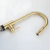 A close-up studio shot of a gold kitchen faucet. Náhled obrázku produktu