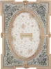 A decorative picture frame with floral patterns and a floral patterned insert. Voir les images du produit