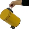 A hand holding a yellow pedal bin by its handle. Podgląd zdjęcia produktu