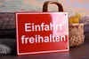 Einfahrt bitte freihalten Schild – 15x20 cm – Keramik Produktbild-Vorschau 9