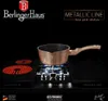 A rose gold pot is shown on a stovetop with a gas burner lit underneath. The stovetop has electric and induction zones on either side. Podgląd zdjęcia produktu