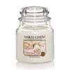 A Yankee Candle "Wedding Day" scented candle in a clear glass jar with a clear glass lid, set against a white background. Produktbild-Vorschau
