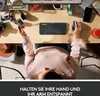 A person using a Logitech ERGO M575 Trackball mouse and keyboard on a desk. Anteprima dell’immagine prodotto