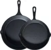 Two cast iron frying pans of different sizes are shown against a white background. Anteprima dell’immagine prodotto