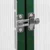 Close-up of a latch on a green frame and a clear ribbed panel. Anteprima dell’immagine prodotto
