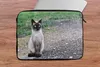 MuchoWow® Laptop Hülle 13 Zoll Siamesische Katze sitzt auf Produktbild-Vorschau 5