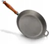 A cast iron frying pan with a wooden handle is shown against a white background. Produktbild-Vorschau