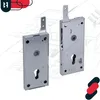 Two metal lock mechanisms are displayed on a blueprint-style background of a house, with branding elements. Produktbild-Vorschau
