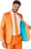 A man wearing an orange suit and tie, with the jacket open to show the blue lining. Produktbild-Vorschau