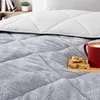 Wellsoft Bettdecke Grau 155x220 cm – Wendbare Produktbild-Vorschau 2