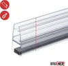 A close-up of a clear plastic shower door seal with a magnetic strip, showing a dashed red line indicating where to cut. Produktbild-Vorschau