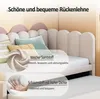Close-up of a bed with pillows, highlighting material and comfort features with overlaid text and graphics. Náhled obrázku produktu