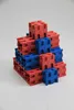 100 cubes à assembler rouge/bleu 2 cm en RE-Wood Voir les images du produit 2