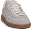 A close-up, front-facing view of a grey Adidas Handball Spezial sneaker. Voir les images du produit